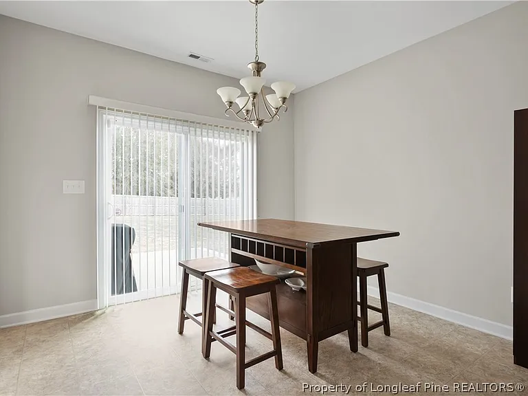 820 Leah St — Photo 5