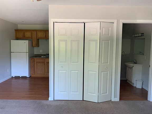 4th image of 307 Decker St APT 4