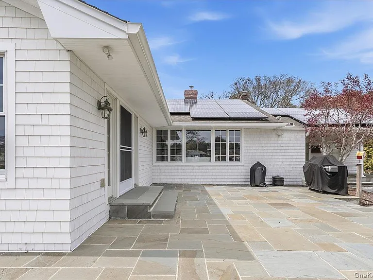 15 Gardners Ln — Photo 3