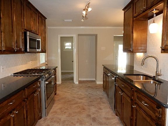 3rd image of 7125 Lehigh Dr