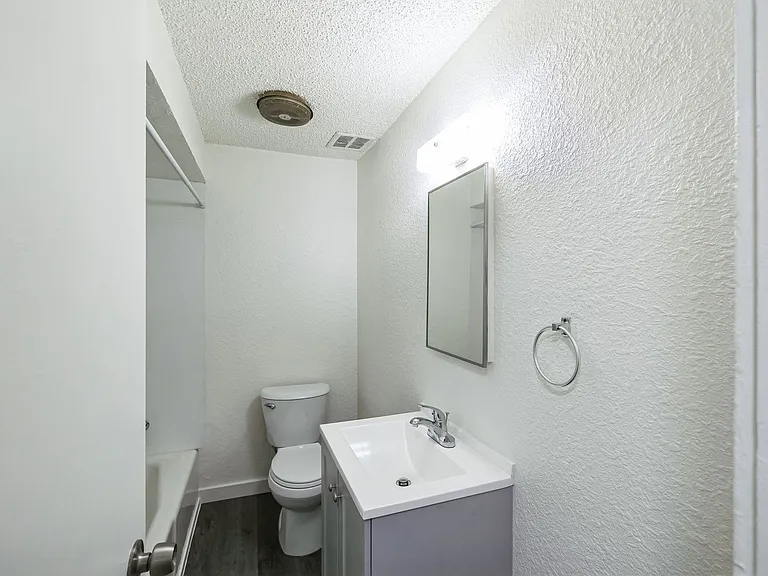 Chestnut Apartments — Photo 13