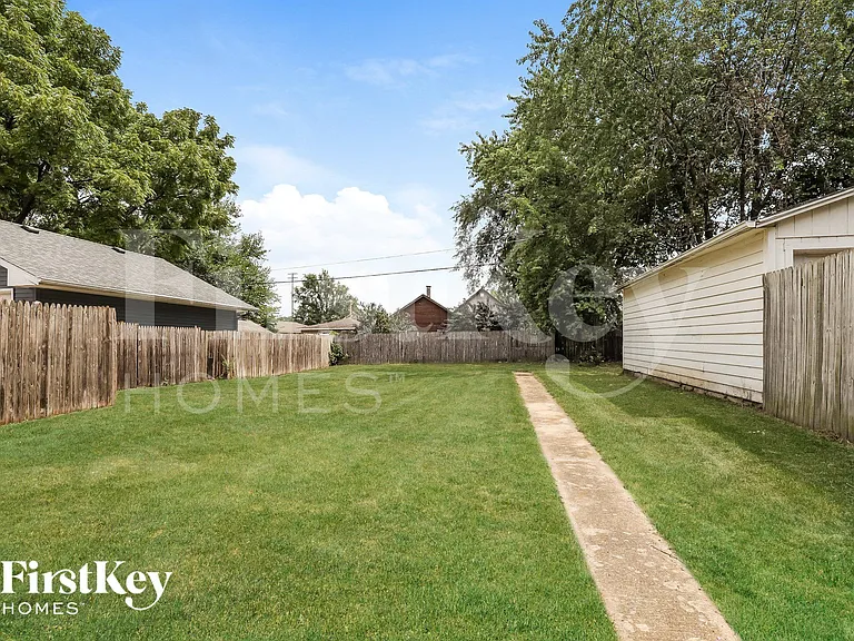 814 Bowditch Ave — Photo 15