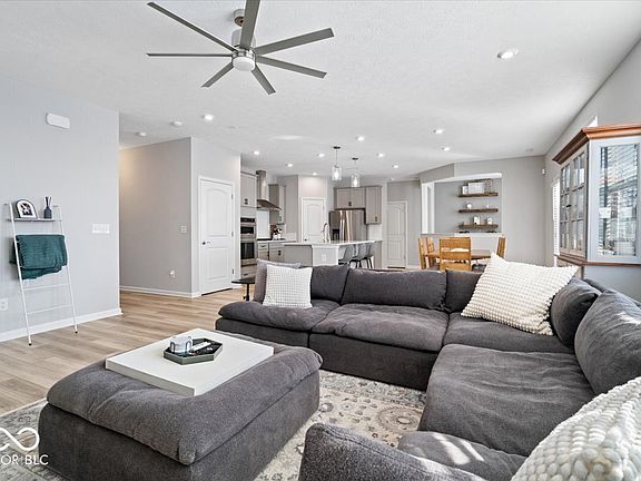 3rd image of 6559 Seabiscuit Rd