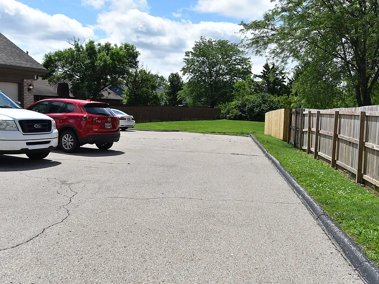 7767 Brams Hill Dr — Photo 6