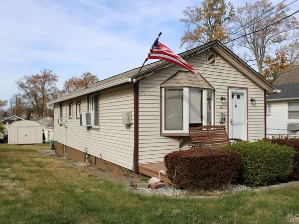 26 Hilltop Blvd, Keyport, NJ 07735