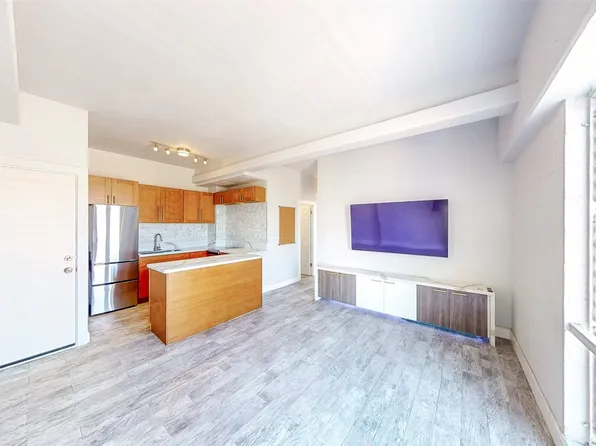 1096 S Beretania St #301, Honolulu, HI 96814