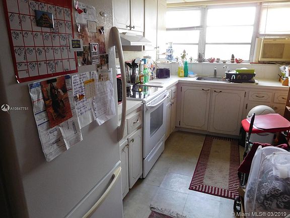5th image of 942 NE 199th St APT 406