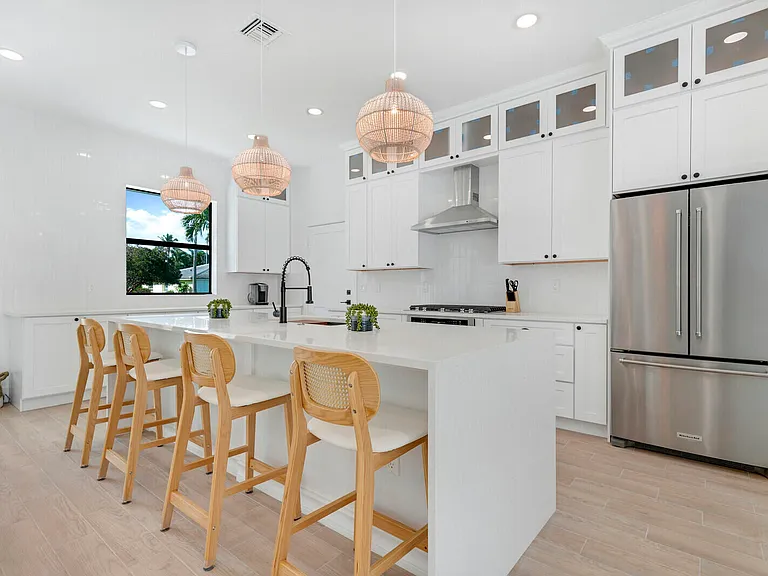 1248 N Harbor Dr — Photo 12