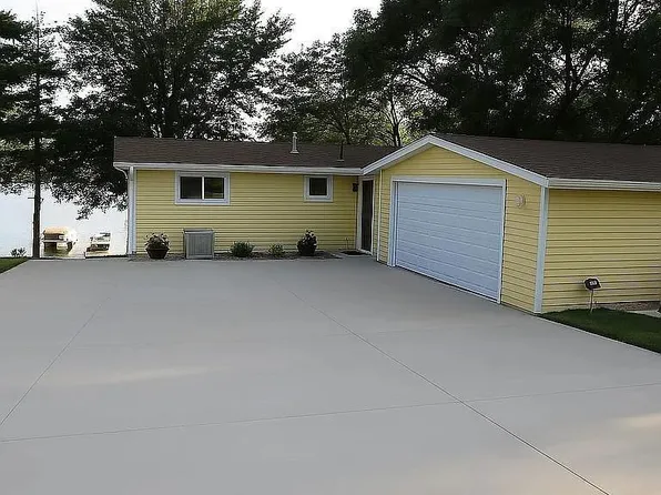 146 Scenic Dr, Montezuma, IA 50171