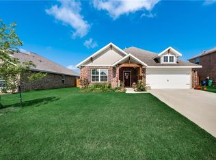 4018 Kensington Dr, Sanger, TX 76266