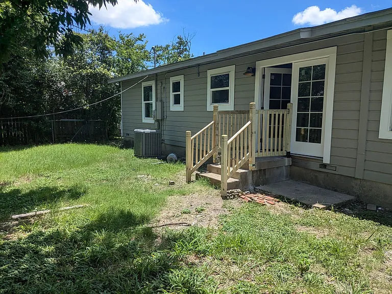 2517 Goliad St — Photo 21