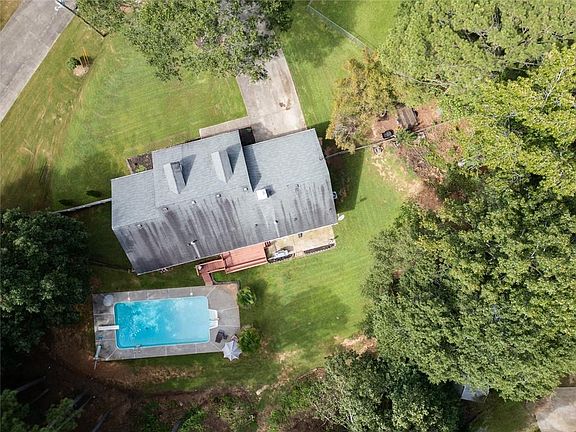 3rd image of 200 Brookview Dr