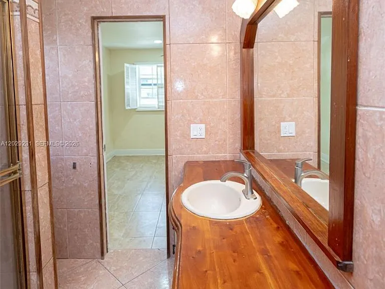 5613 Pierce St #1 — Photo 48