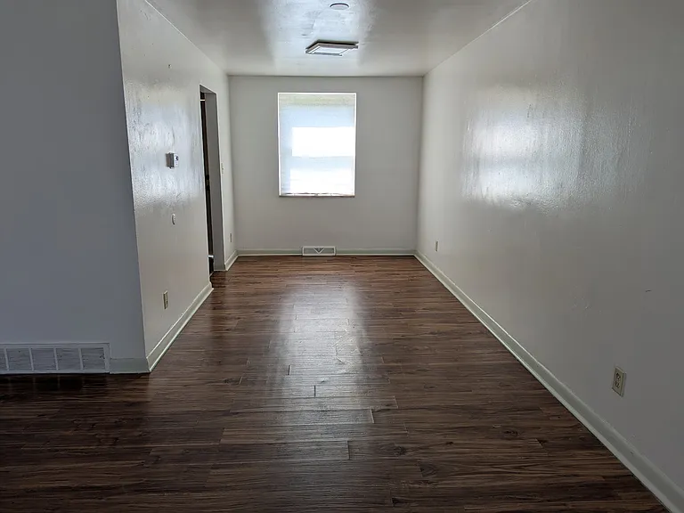 821 Manning Ave — Photo 2