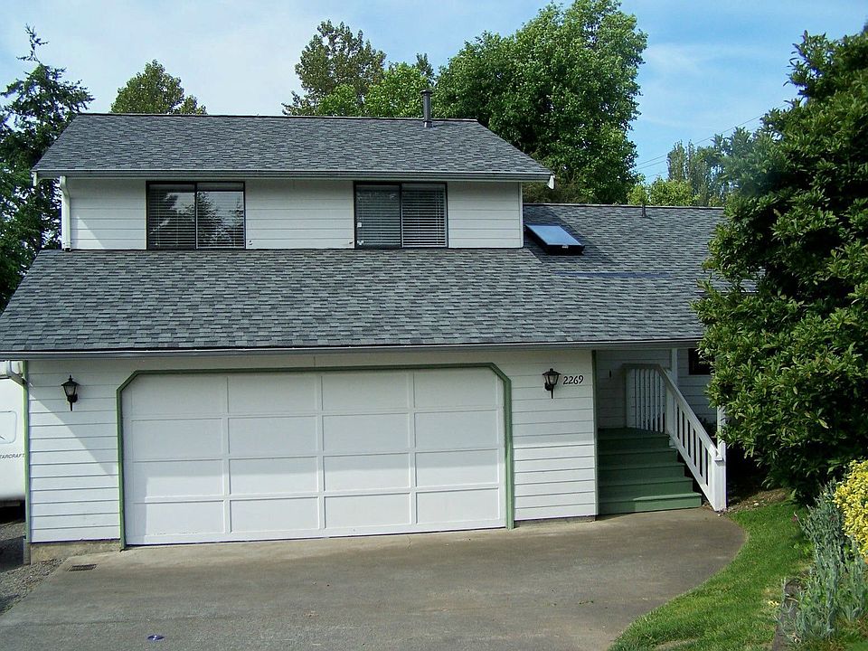 Oversized 2 car garage