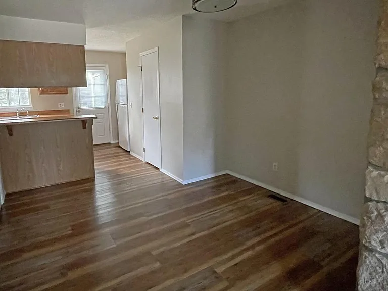 3426 Queen Anne Way — Photo 4