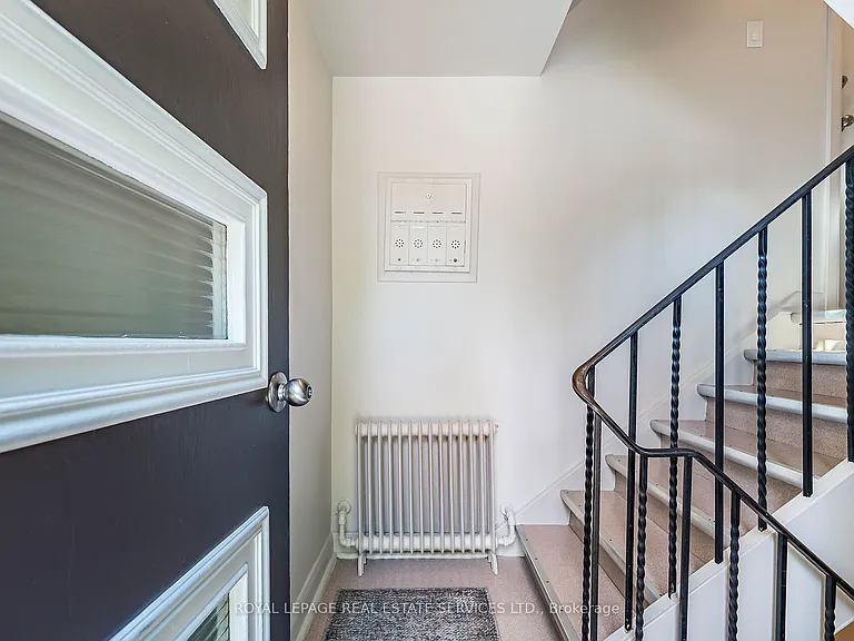 40 Emerald Cres #1 — Photo 5