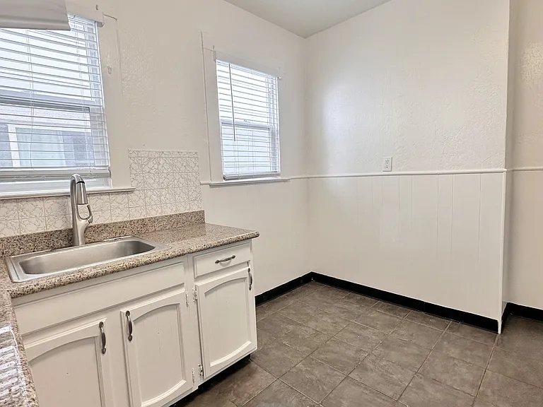 1500 Irving Street — Photo 16