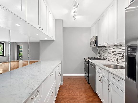 3rd image of 531 Main St Unit 220