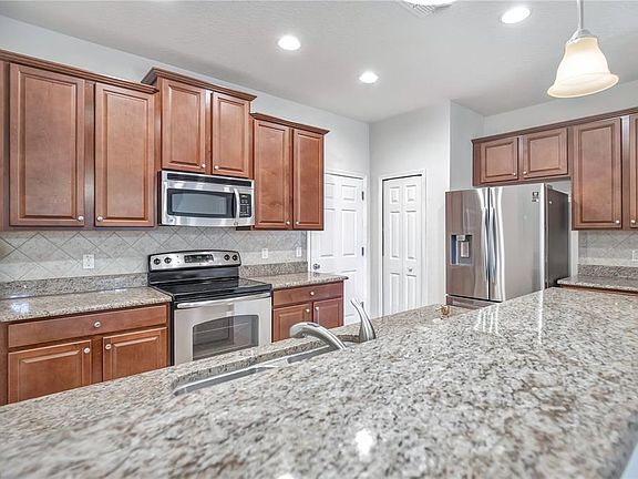 3rd image of 196 WINDFLOWER WAY