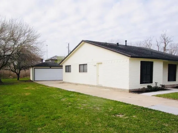 1109 N Ave N, Freeport, TX 77541