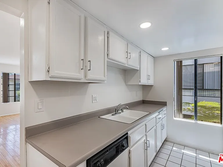 1931 Malcolm Ave #201 — Photo 9