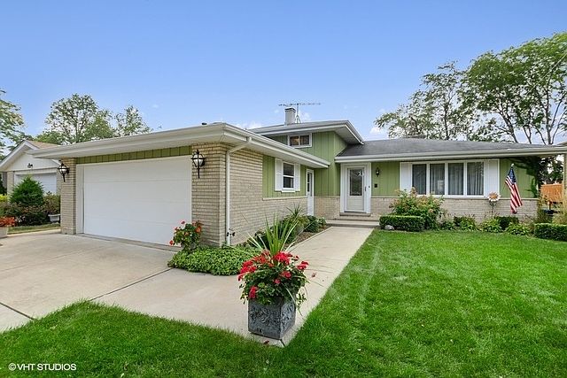 1st image of 15120 Crescent Green Dr