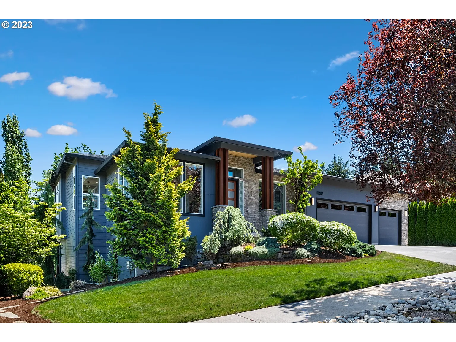 6140 NW Klickitat Ct photo 1