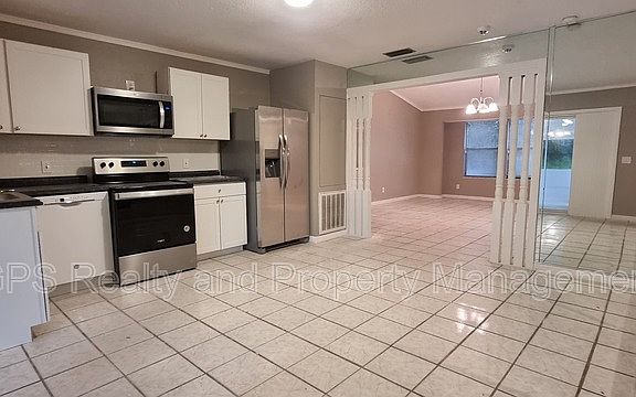3rd image of 2310 Howland Blvd #C