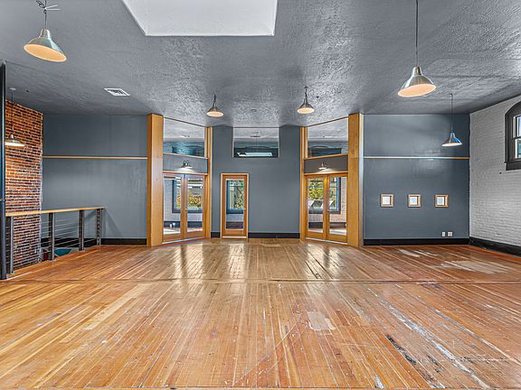 4th image of 139 E Main St #139