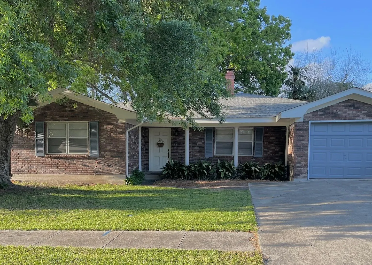 3 bed, 1700 sqft, $1,800 — Photo 1