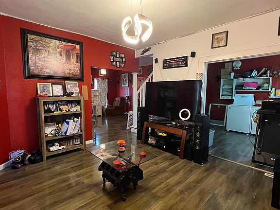 5th image of 111 N Walnut Ave