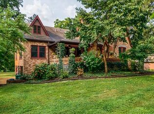 712 Hurstgreen Rd, Saint Louis, MO 63119