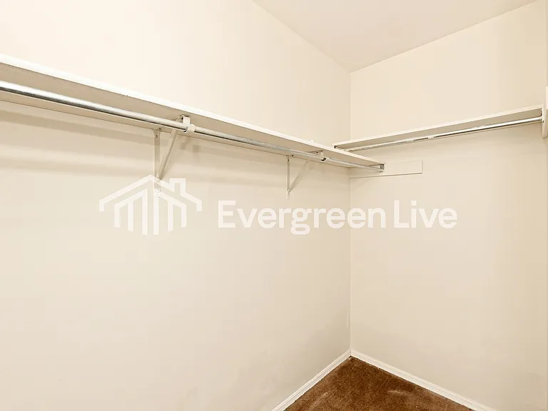 2433 Cross Village Dr — Photo 9