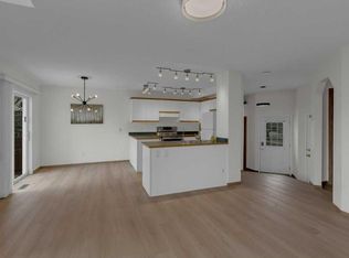 9473 W Hidden Valley Dr NW, Calgary, AB T3A5S9