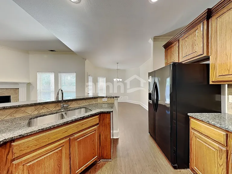 3720 Drexel Dr — Photo 4
