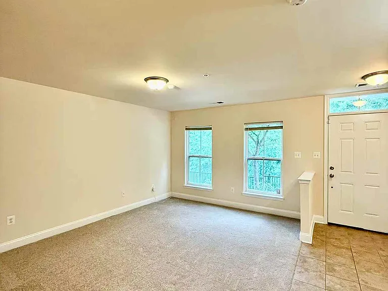 11918 Weybridge Ln — Photo 5