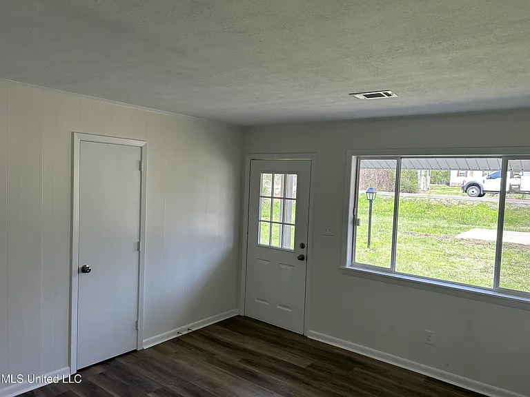 2647 State Highway 468 — Photo 11