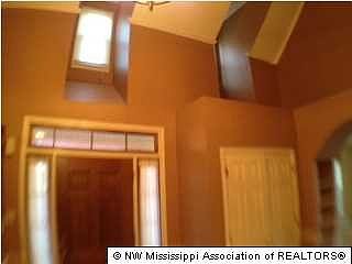 4th image of 195 Foxwood Cir W