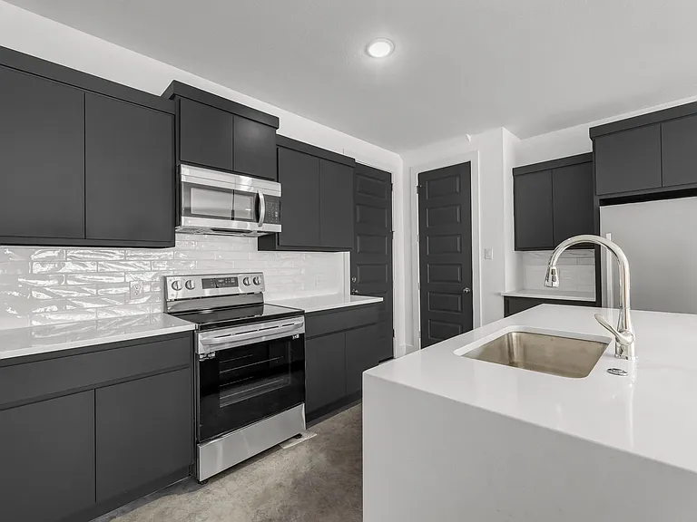 3013 Alpha Wolf Ct — Photo 10