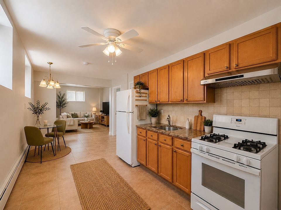 1st image of 7 Stalie Ct #1