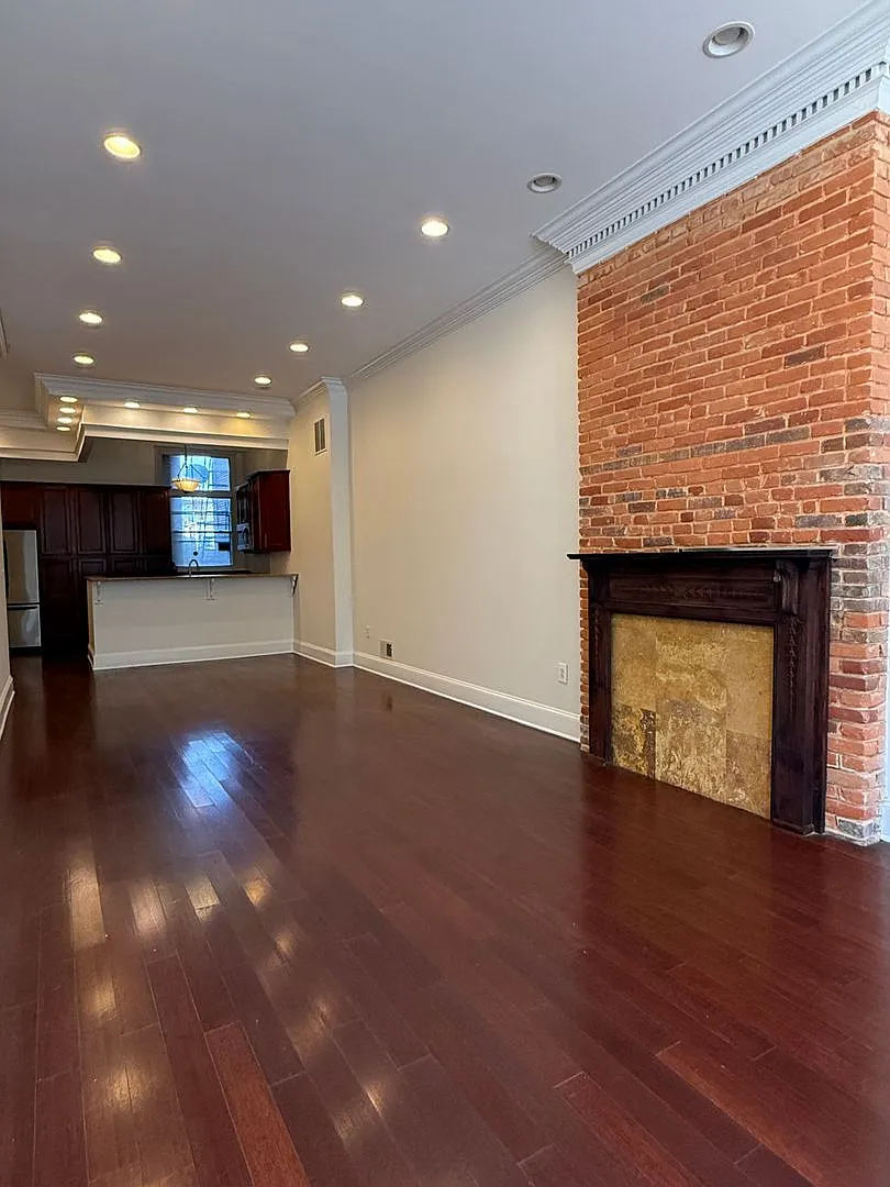 Modern 3 Bedroom Condo Minutes from Downtown Baltimore — Photo 3