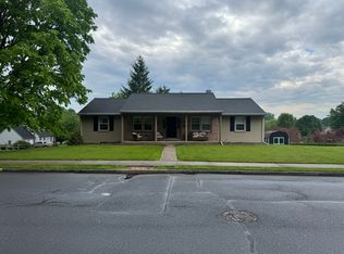 201 Swarthmore Dr, Lititz, PA 17543