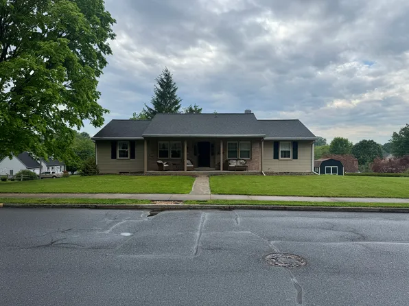 201 Swarthmore Dr, Lititz, PA 17543