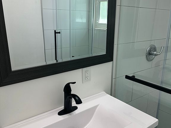 4th image of 731 N Madison Ave #2