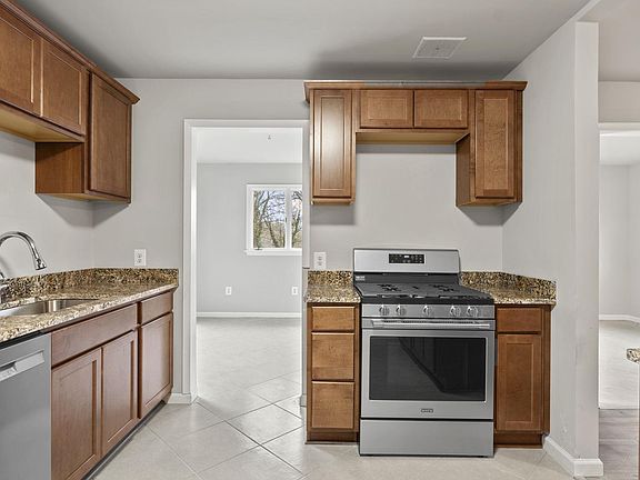 5th image of 14735 Darbydale Ave
