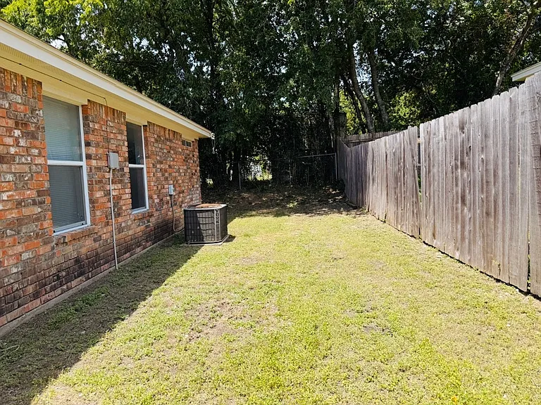 311 Jeff Gordon Dr #A — Photo 11