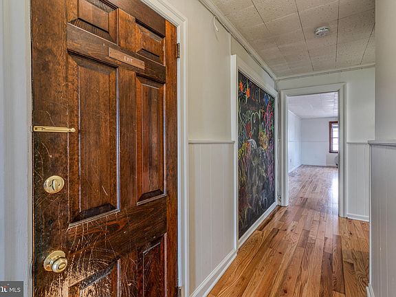 3rd image of 833 Haddon Ave