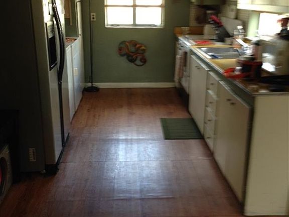 2nd image of 3720 Lincoln Way W