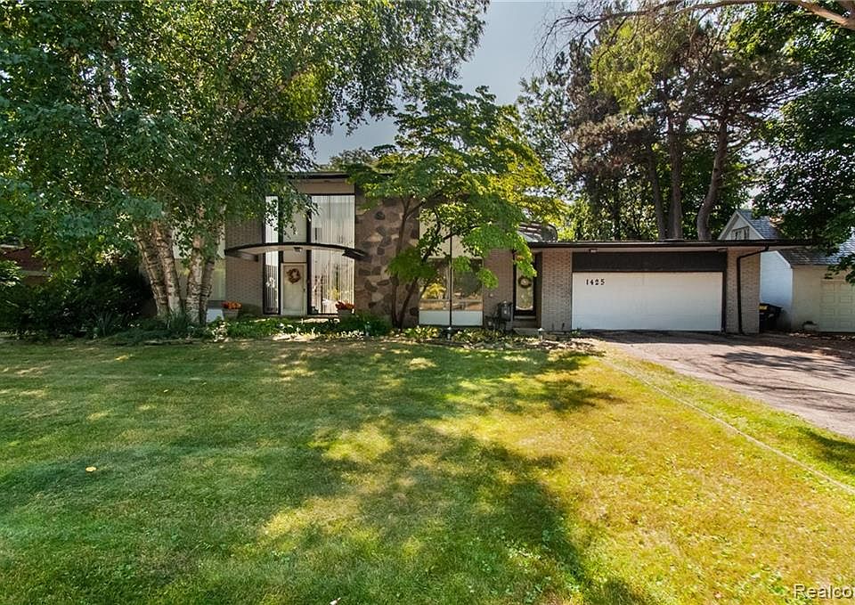 1st image of 1425 Balmoral Dr